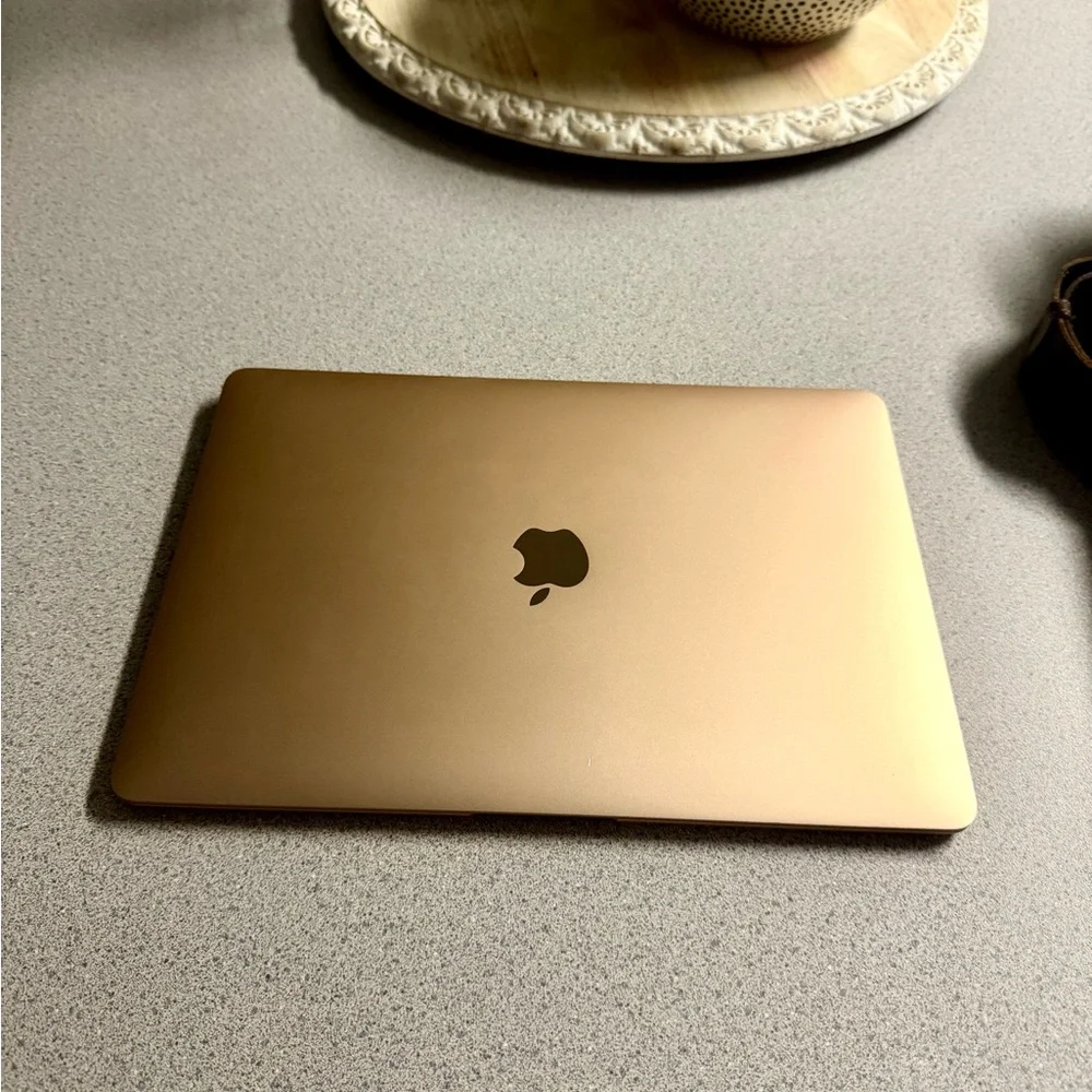 Apple MacBook Air - Gold